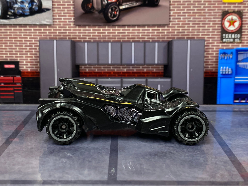 Loose Hot Wheels - Batman Batmobile Arkham Knight - Black and Yellow