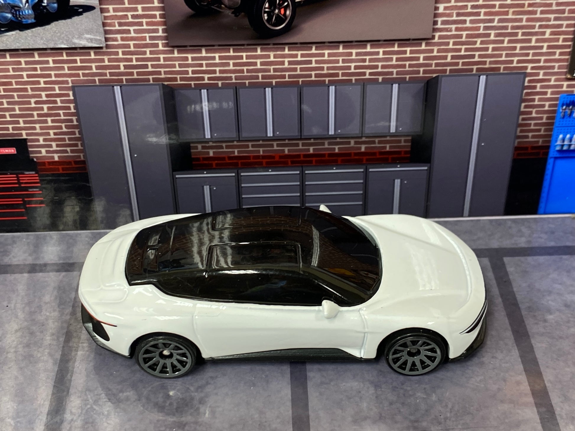 Loose Hot Wheels - DeLorean Alpha 5 - White