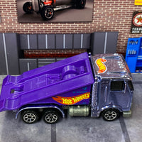 Loose Hot Wheels - Ramp Truck Hauler (1986) - Purple Hot Wheels