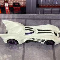 Loose Hot Wheels - Batman Batmobile - White