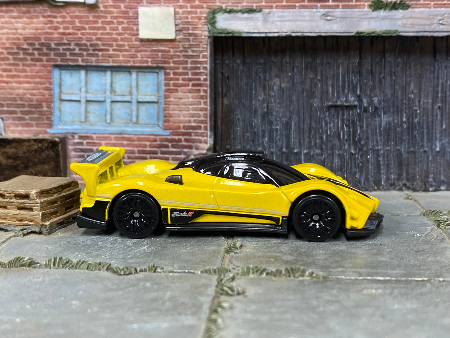 Loose Hot Wheels - Pagani Zonda R - Yellow