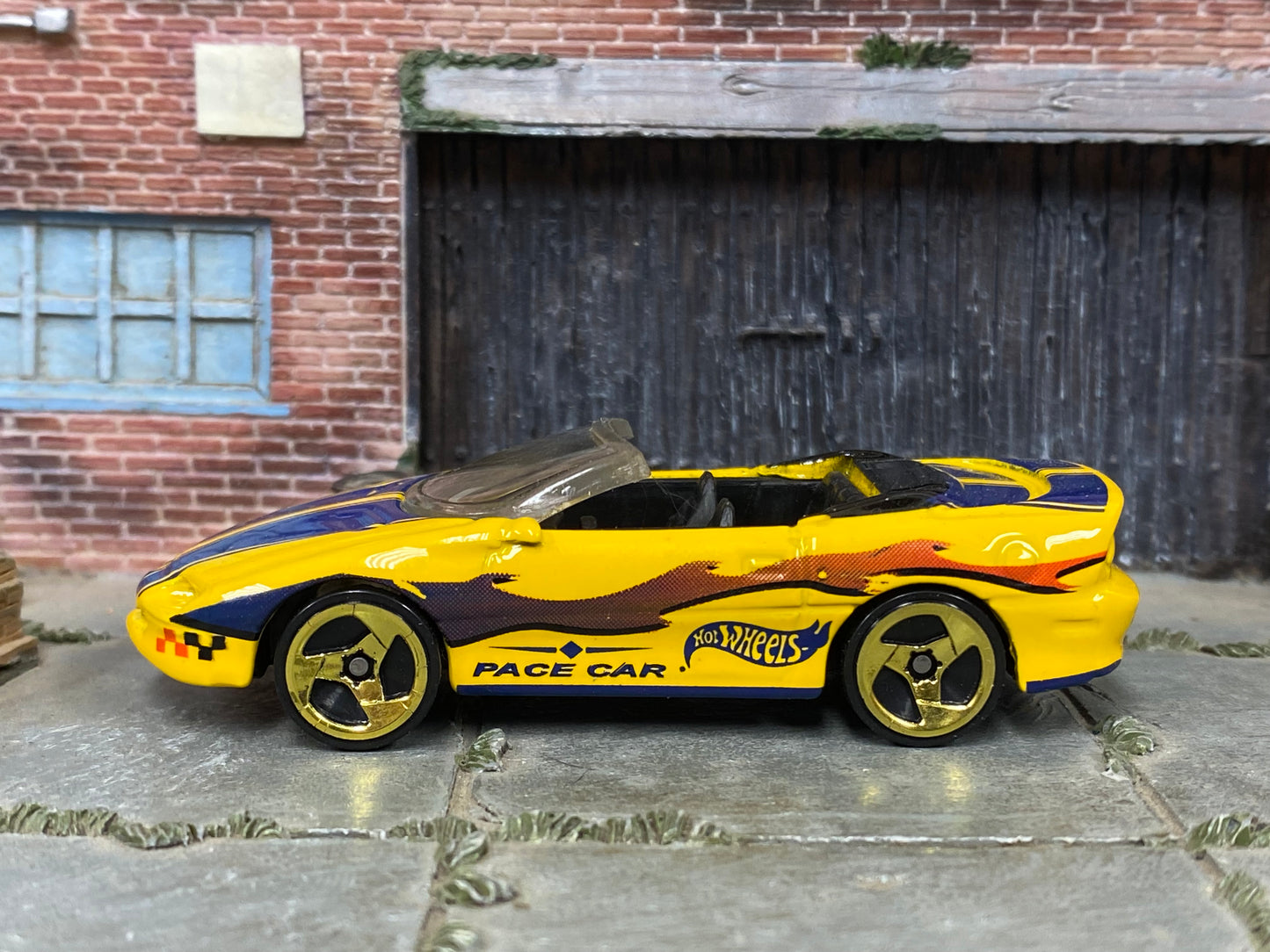 Loose Hot Wheels - 1995 Camaro Convertible - Yellow and Blue Pace Car