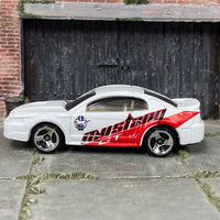 Loose Hot Wheels - 1999 Ford Mustang - White and Red