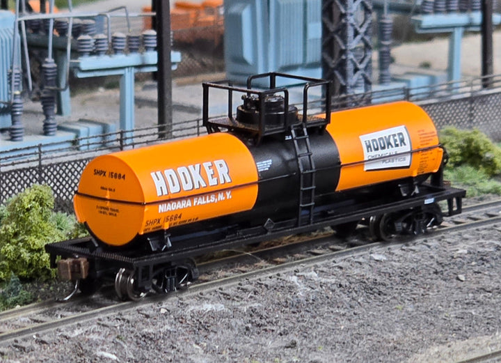 Bachmann N Large Dome Chemical Tank Car Hooker SHPX 15684 - product view 1