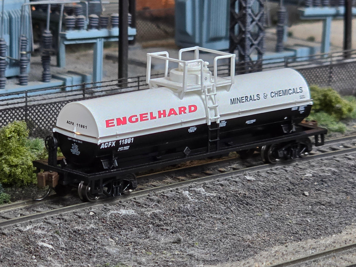 Bachmann N Large Dome Chemical Tank Car Engelhard ACFX 11961 - product view 1