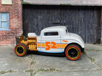 Custom 1932 Ford 3 Window pearl-white car, opposite side view