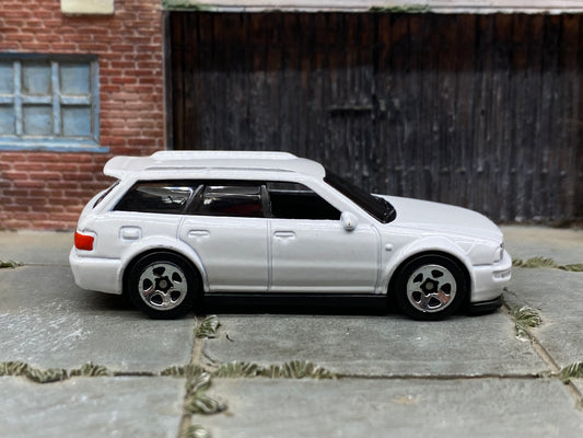Loose Hot Wheels - 1994 Audi Avant RS2 - White