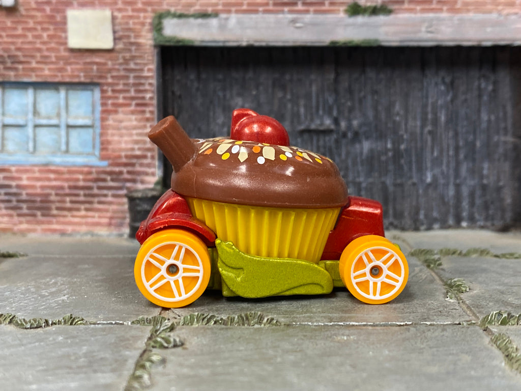 Loose Hot Wheels - Sweet Driver Cup Cake - Red and Brown