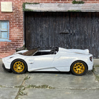 Custom Hot Wheels - Pagani Huayra Roadster - Pearl White, Black and Gold - Gold Mag Wheels - Rubber Tires