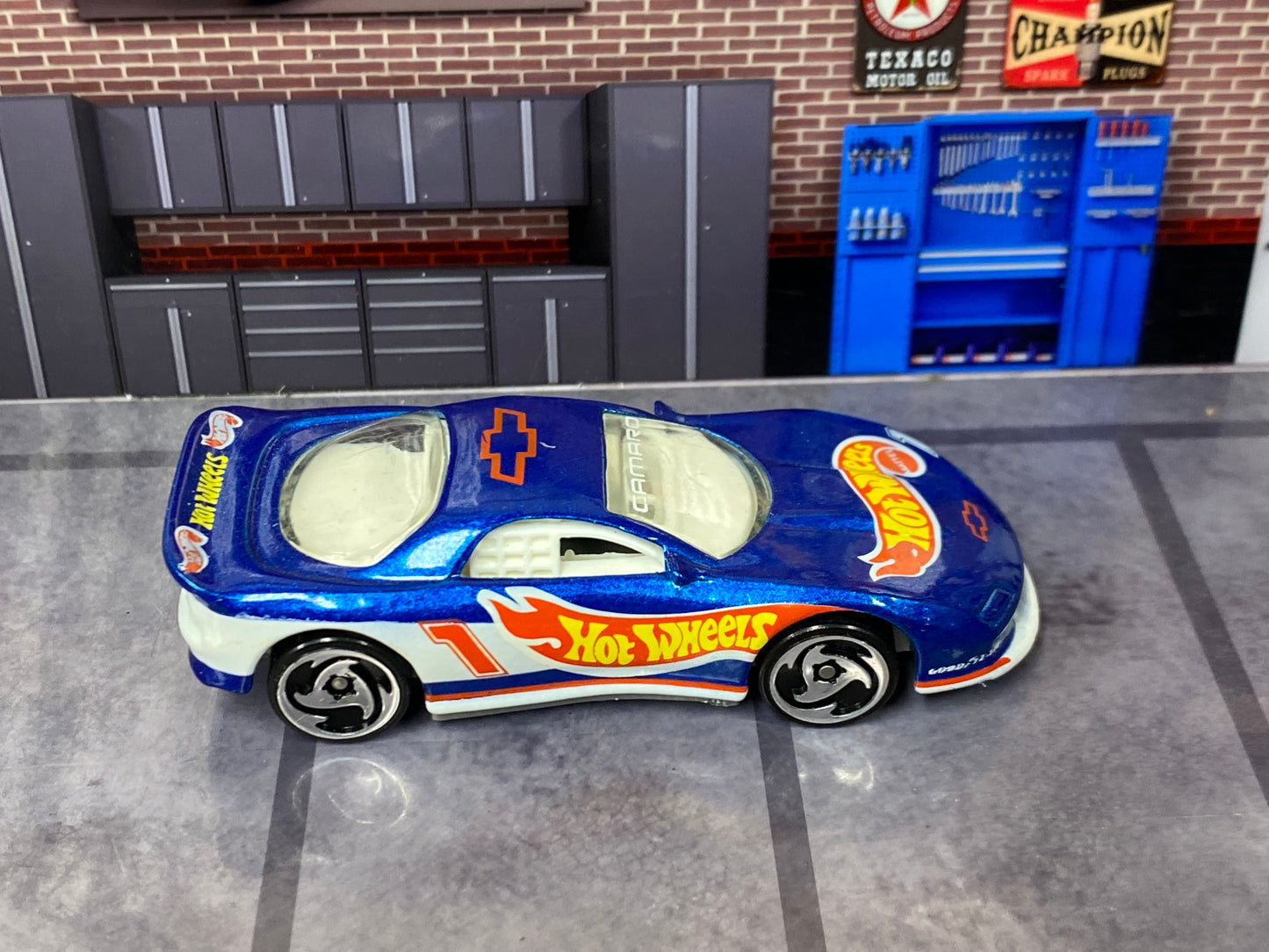 Loose Hot Wheels - 1992 Chevy Camaro Race Car (1995) - Blue and White Hot Wheels