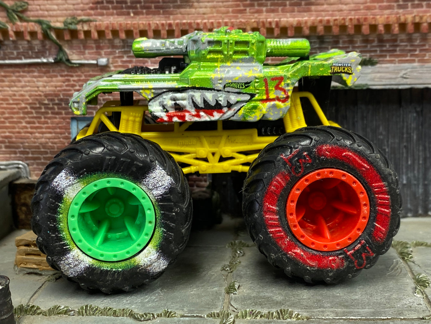 Loose Hot Wheels Monster Jam - Monster Truck - Invader Stealth - Green
