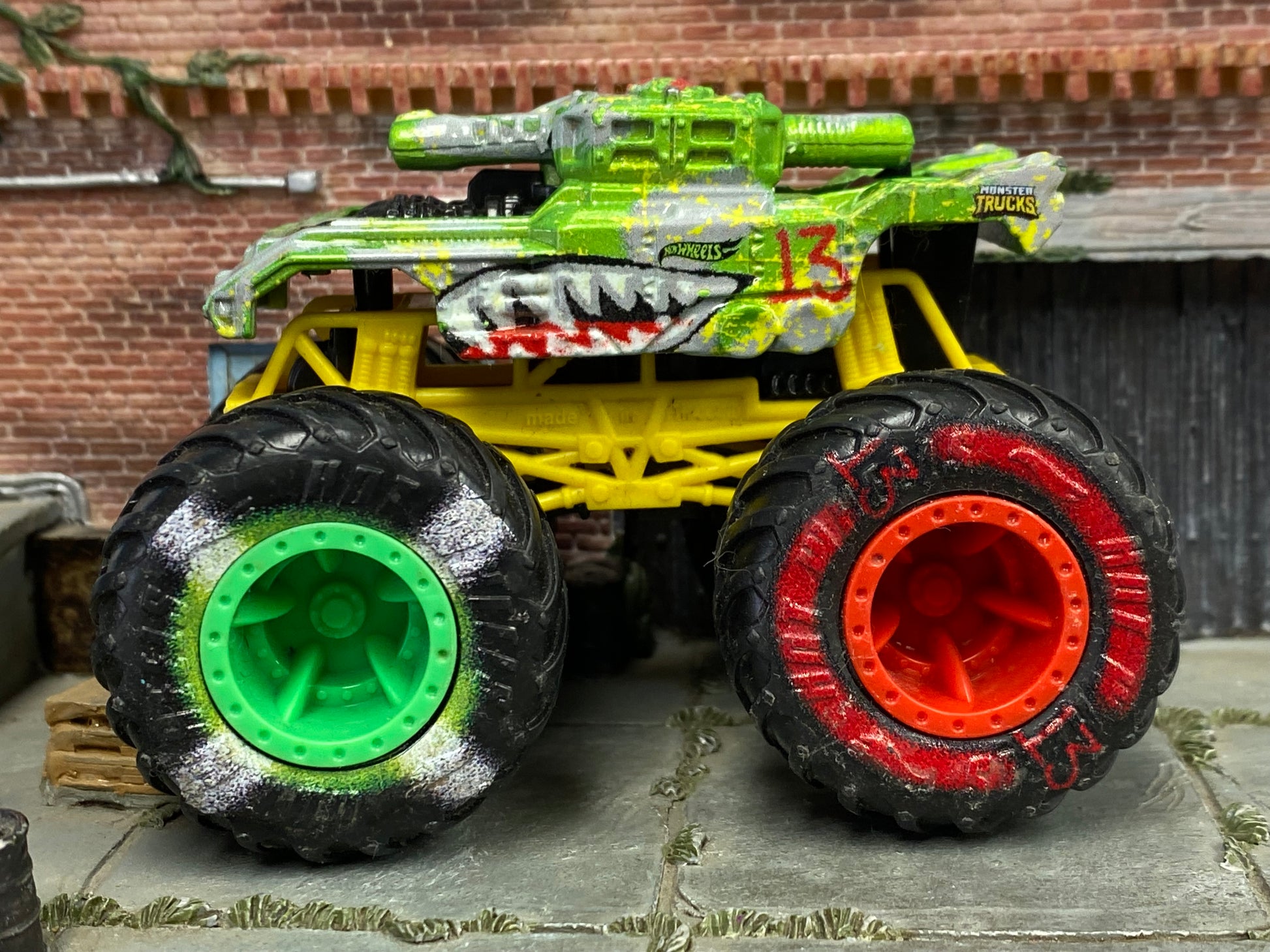 Loose Hot Wheels Monster Jam - Monster Truck - Invader Stealth - Green