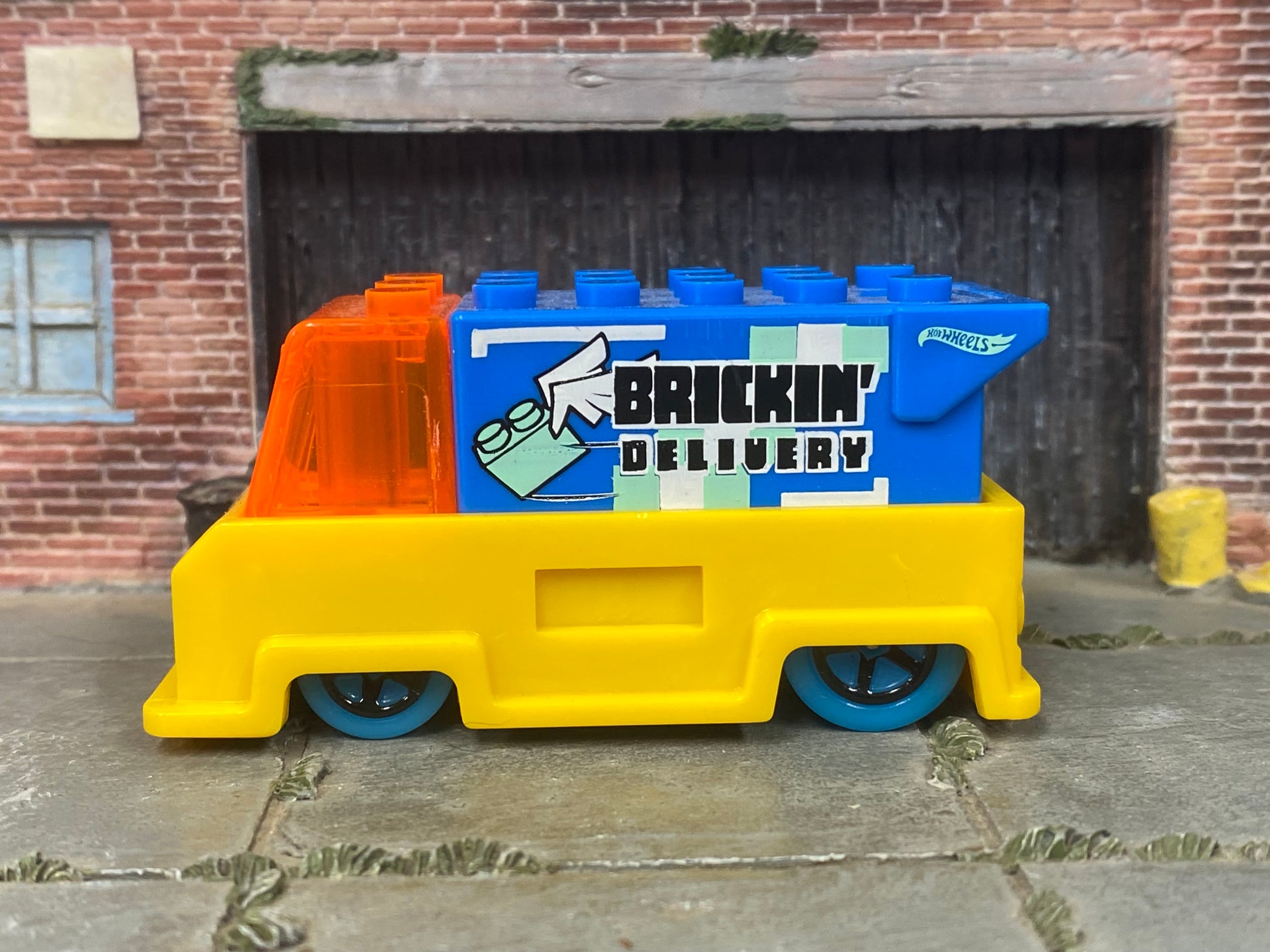 Loose Hot Wheels - Brickin Delivery - Yellow and Blue