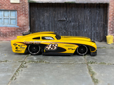 Loose Hot Wheels - Aston Martin DB4GTHigh-Speed Edition - Yellow and Black 43