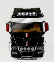 Italeri 3895 MAN TGX XLX kit box, assembled example or parts view 3