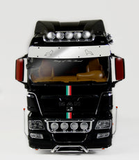 Italeri 3895 MAN TGX XLX kit box, assembled example or parts view 3