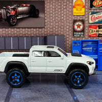 Loose Hot Wheels - 2020 Toyota Tacoma Off Road 4x4 - White