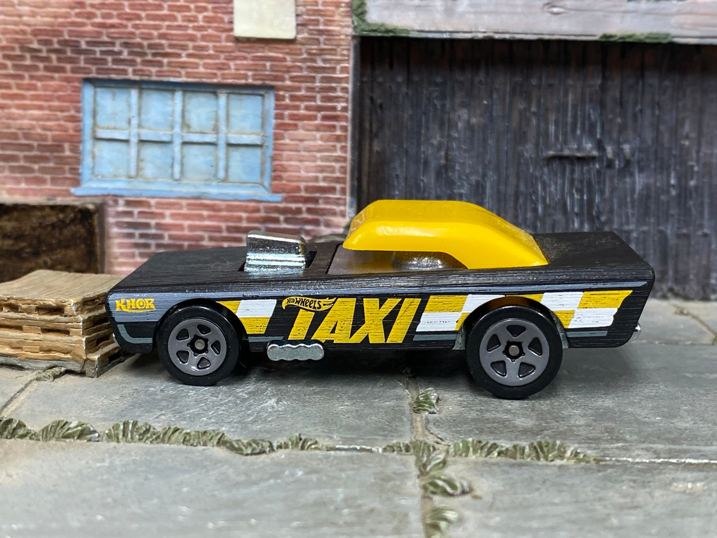 Loose Hot Wheels - Small Bloc Pine Wood Derby - Black and Yellow TAXI