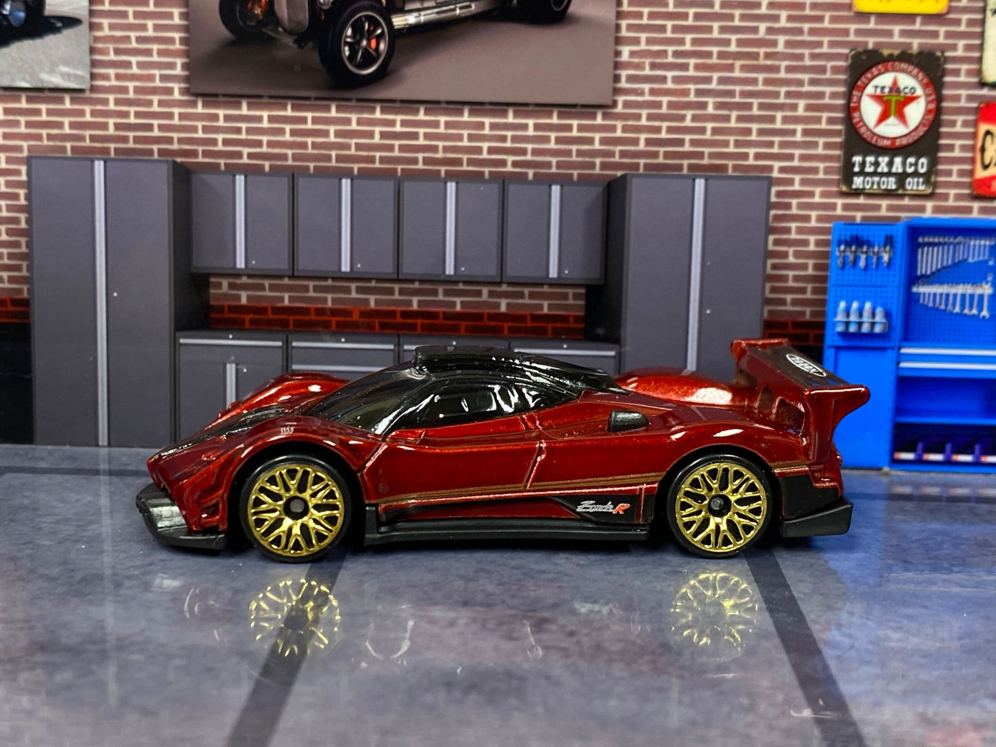 Loose Hot Wheels - Pagani Zonda R - Dark Red and Black