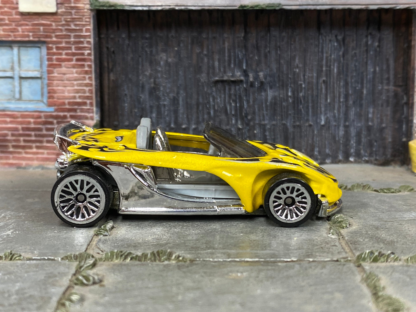 Loose Hot Wheels - Lotus Elise 340R - Yellow with Tribal Flames