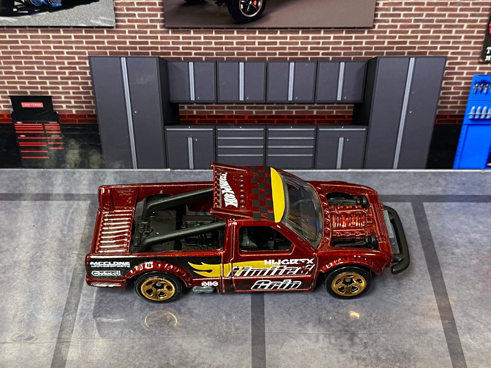 Loose Hot Wheels - Limited Grip Race Truck - Dark Red and Yellow
