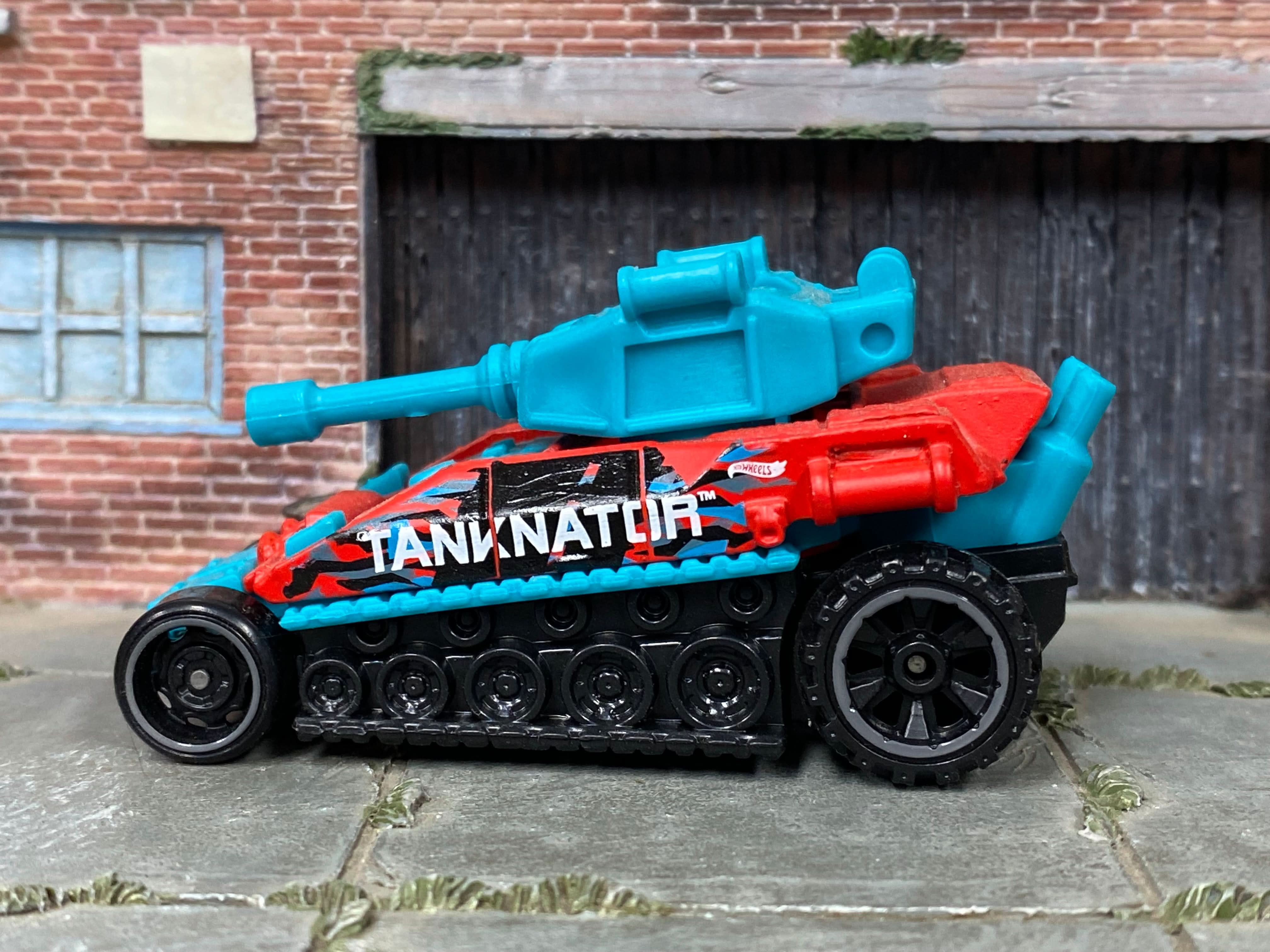 Loose Hot Wheels - Tanknator - Red and Blue – Muncle Mikes