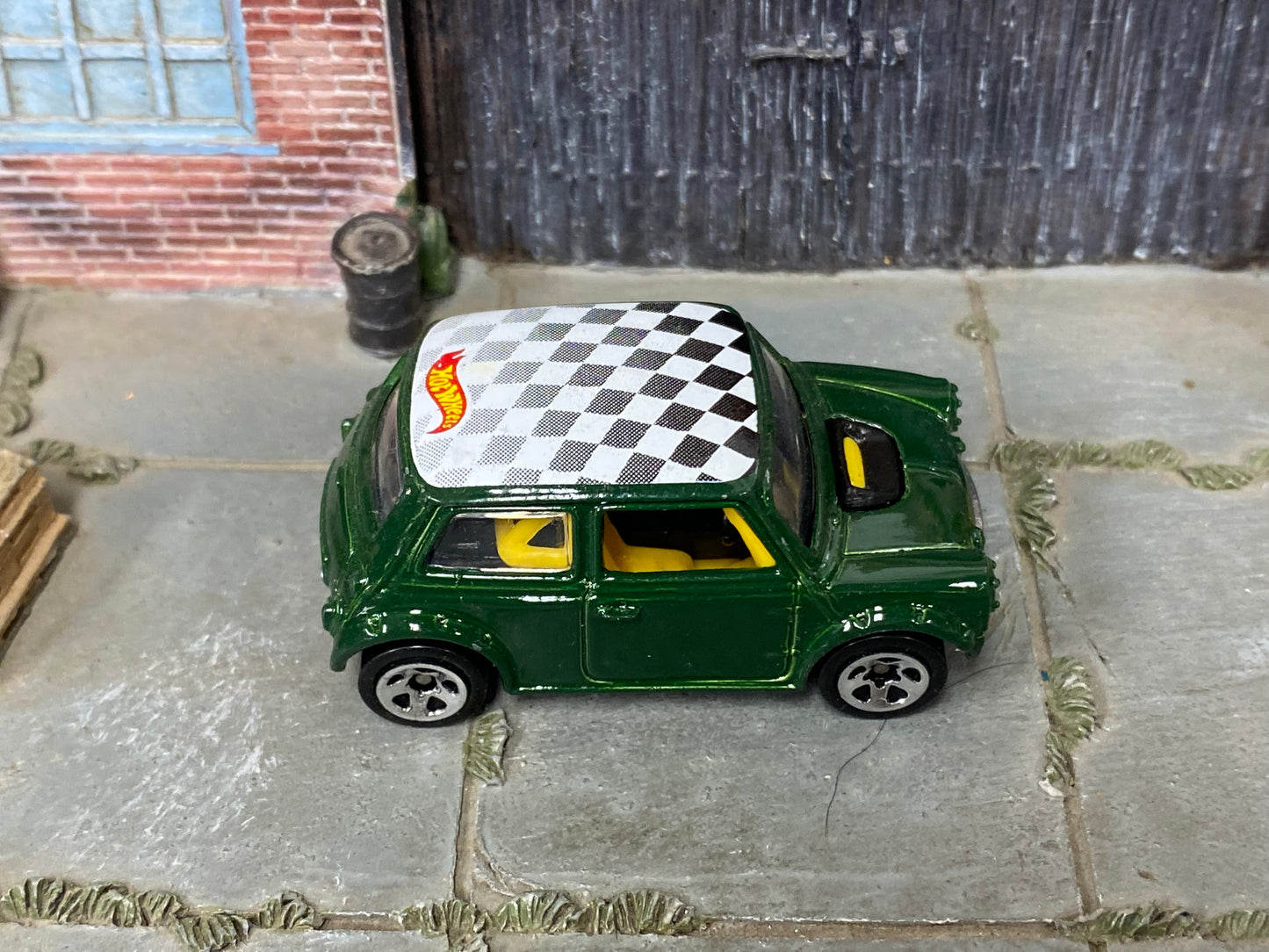 Loose Hot Wheels - Morris Mini - Green Checkerd Flag