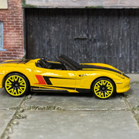 Loose Hot Wheels - Chevy Corvette C6 Convertible - Yellow and Black