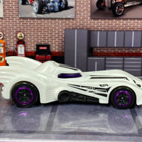 Loose Hot Wheels - Batman Batmobile - White