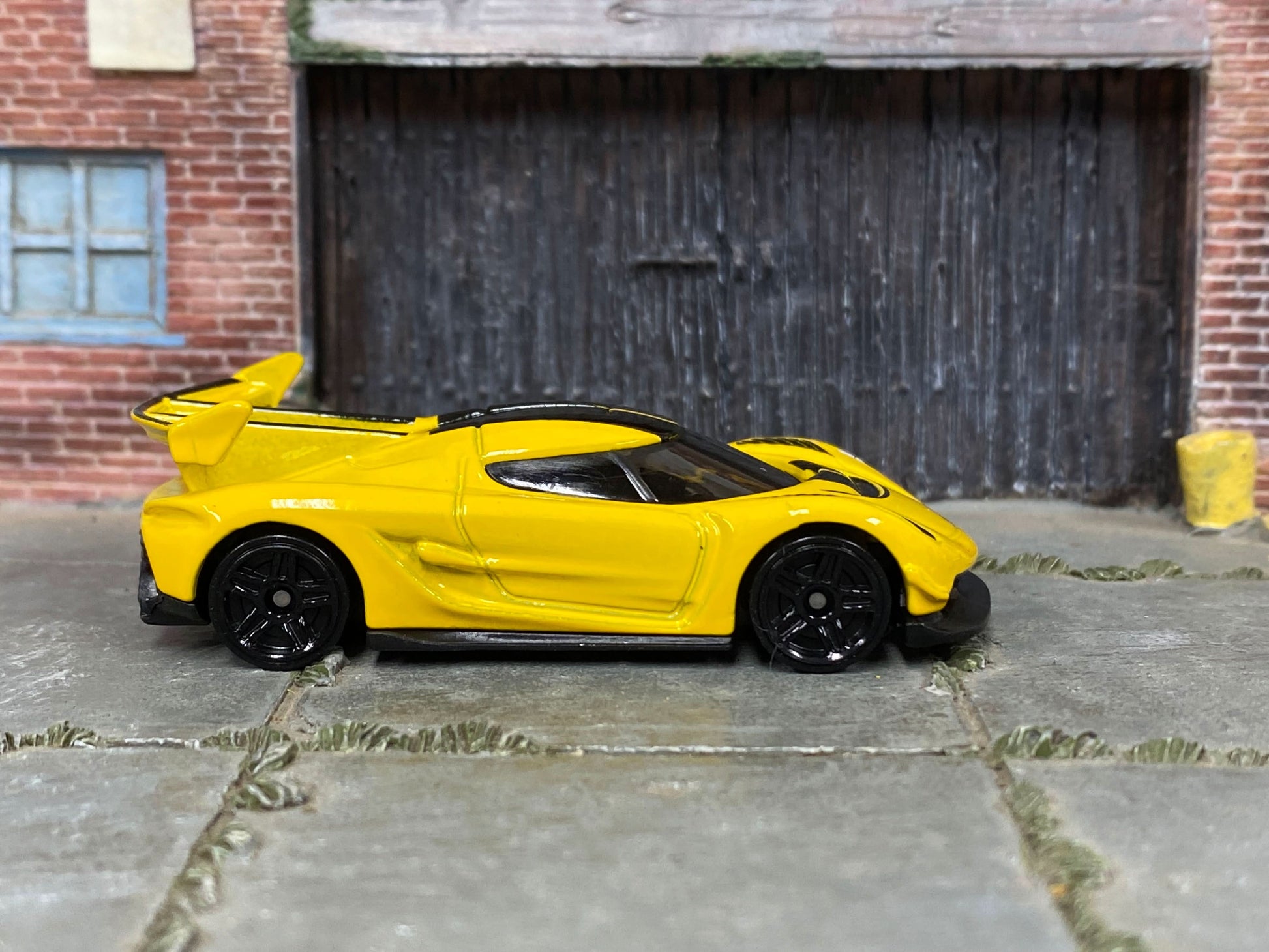 Loose Hot Wheels - 2020 Koenigsegg Jesko - Yellow and Black