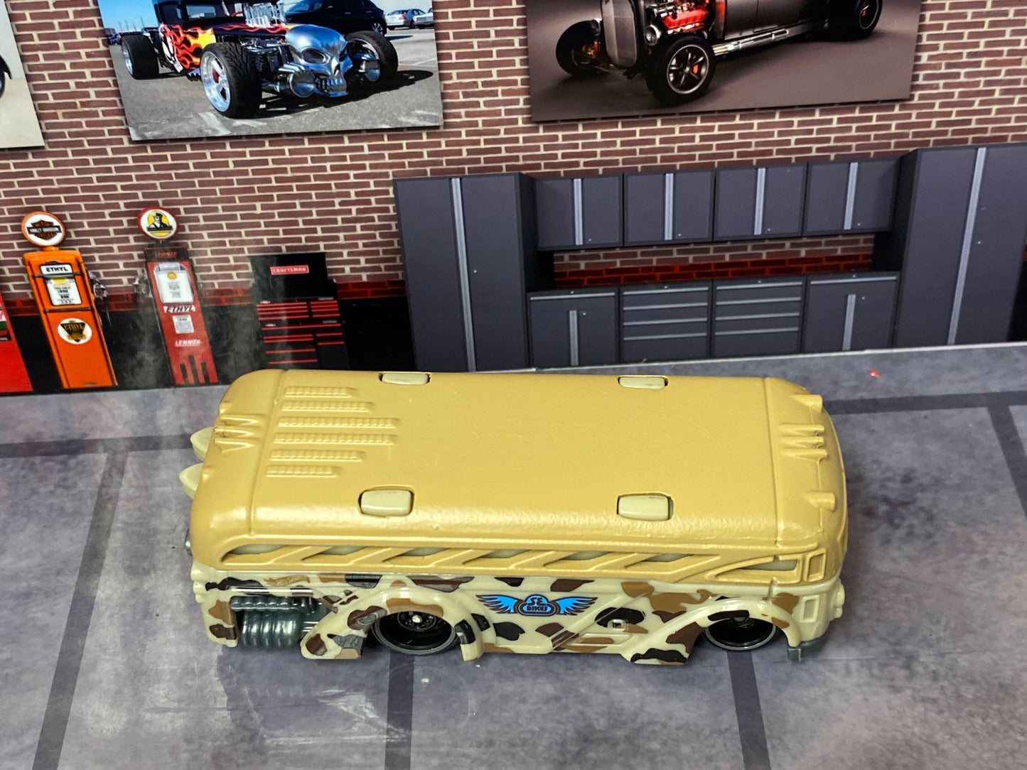 Loose Hot Wheels - Surfin School Bus - Brown Camo