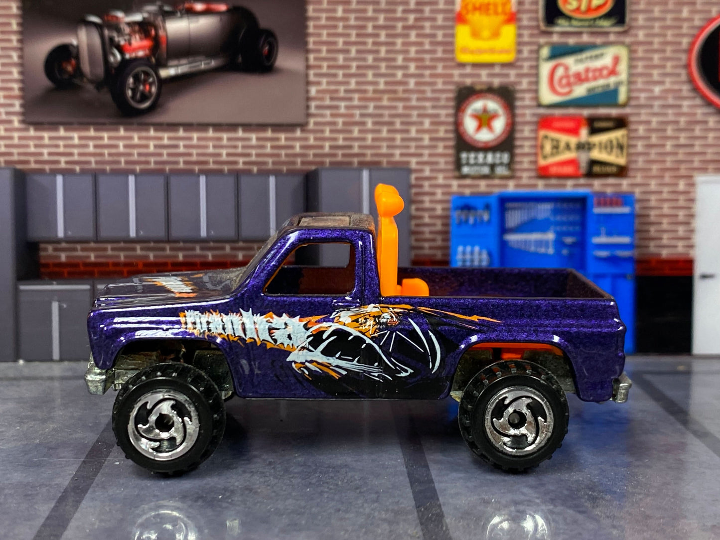 Loose Hot Wheels - 1977 Chevy Pick Up 4x4 (2000) - Purple and Orange Piranha