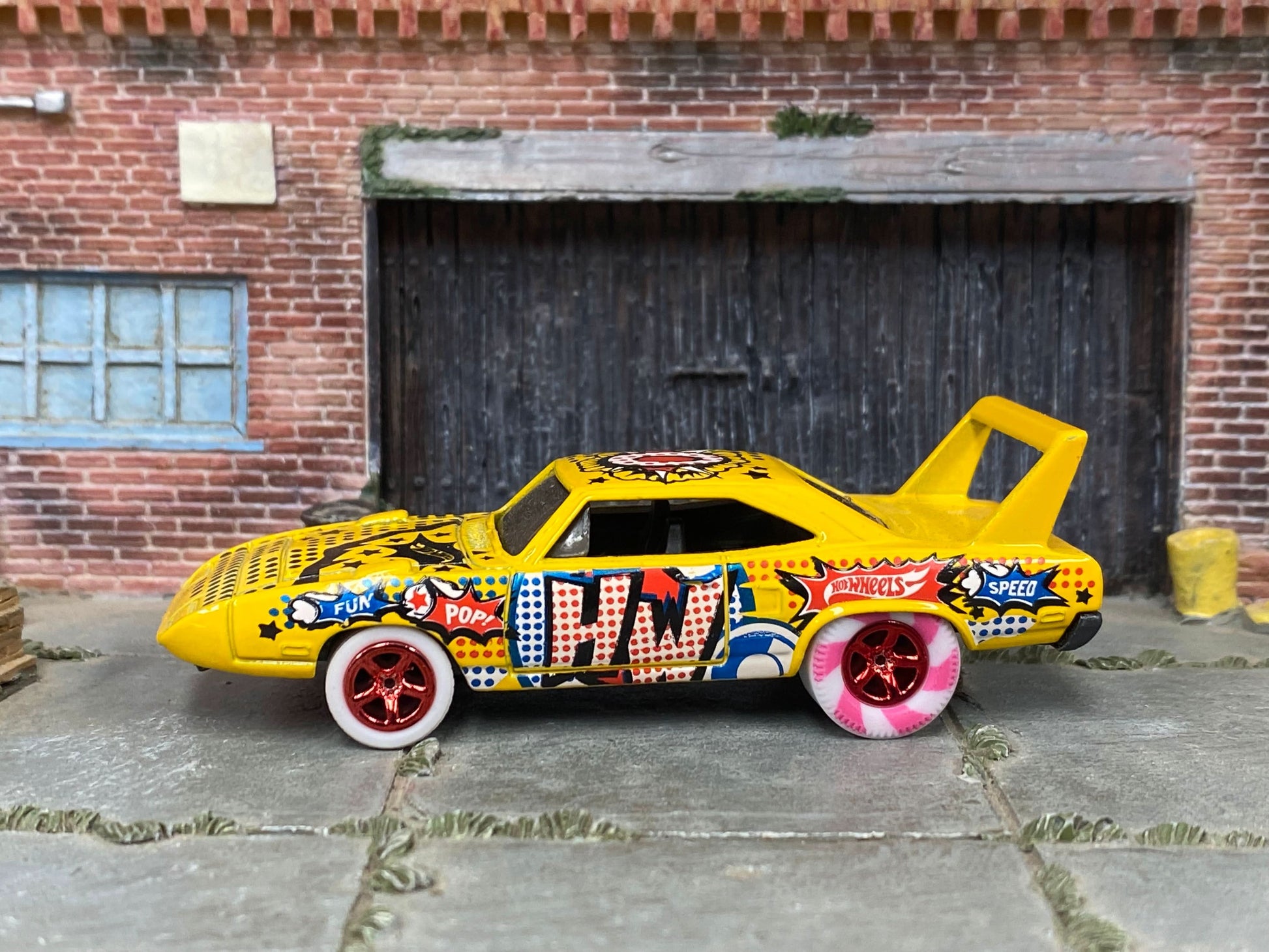 Custom Hot Wheels - 1970 Plymouth Superbird  - Yellow Art Series - Red Mag Wheels - Pink and White Rubber Tires