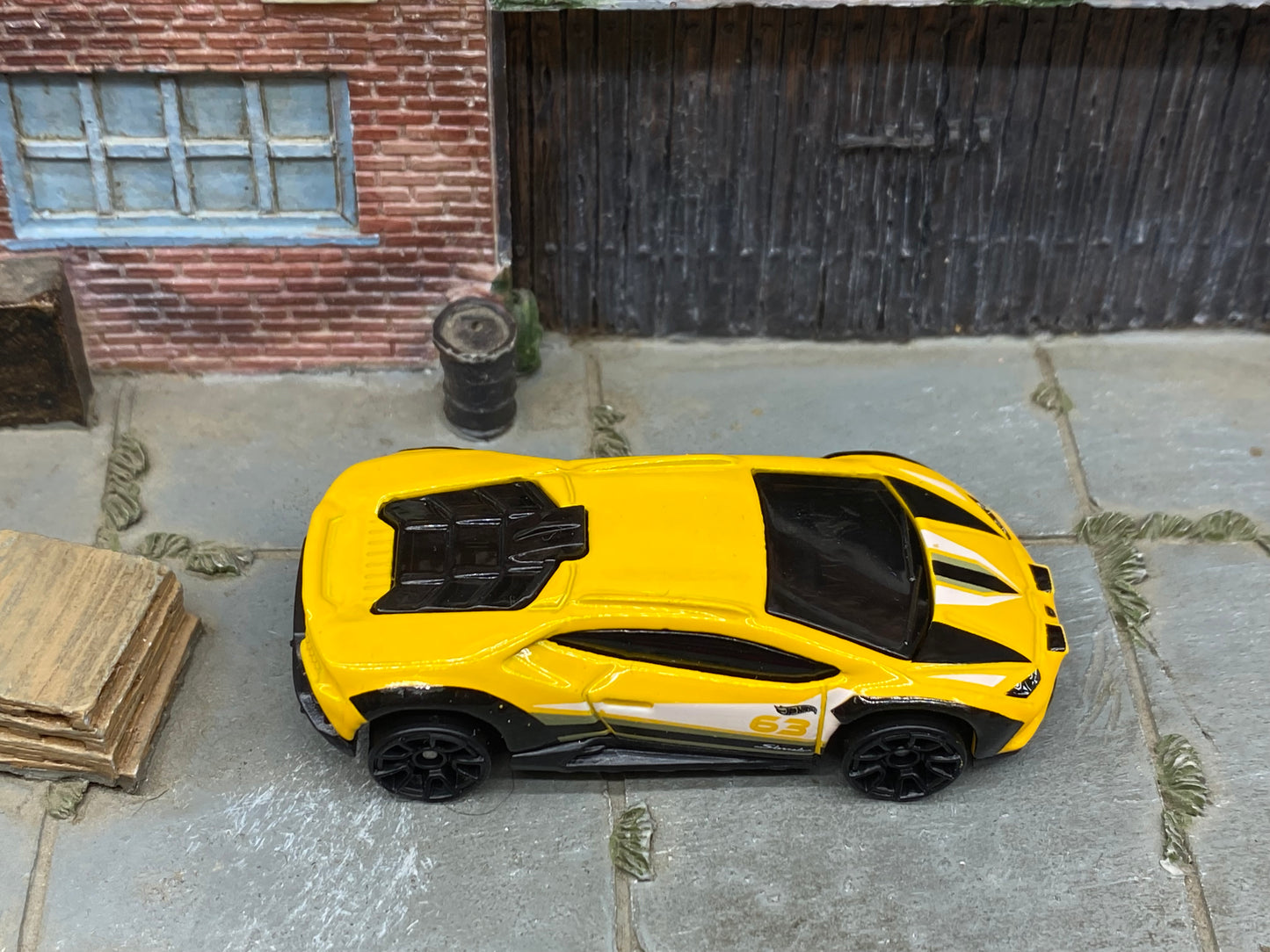 Loose Hot Wheels - Lamborghini Huracan Sterrato - Yellow and Black