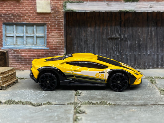 Loose Hot Wheels - Lamborghini Huracan Sterrato - Yellow and Black