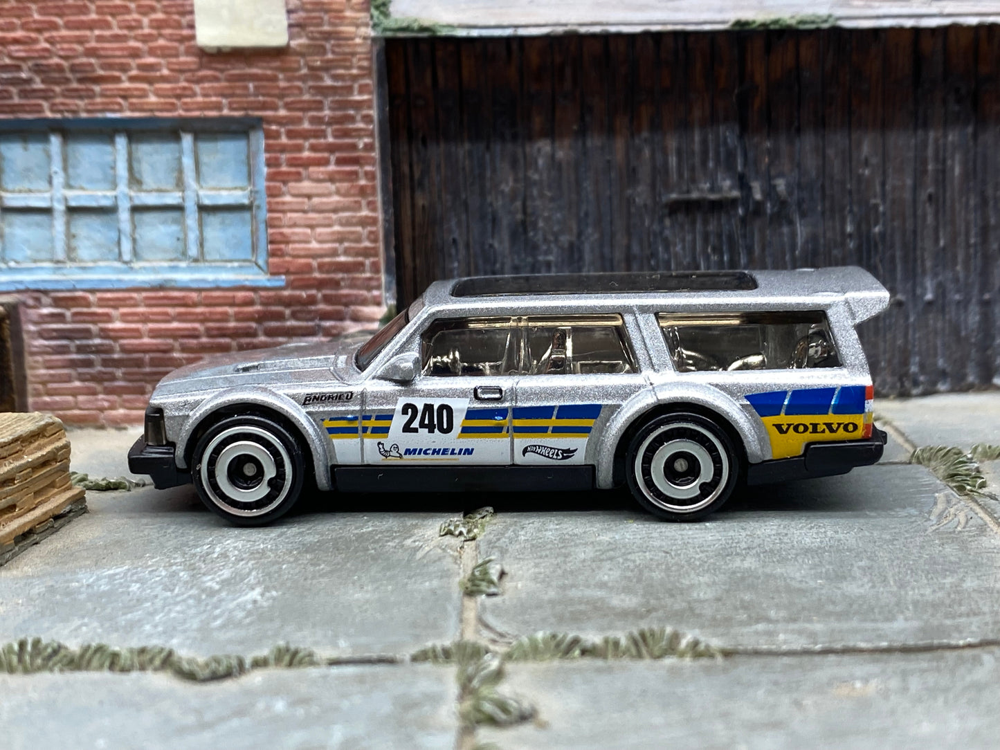 Loose Hot Wheels - Volvo 240 Drift Wagon - Silver