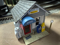 Woodland Scenics BR5877 actual O scale Moonlite Motor Court – Built & Ready 3
