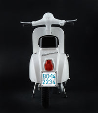 Italeri 4633 Vespa 125 Primavera, rear view of the painted scooter sample