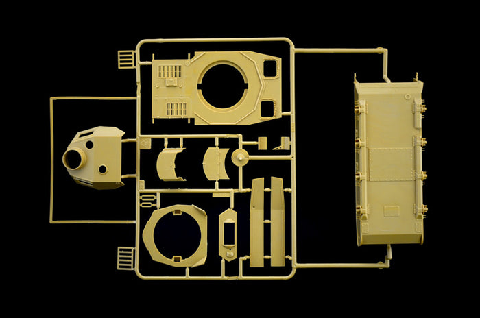 Italeri 6593 Panzer IV F1/F2/G with Afrika Korps Figures, unpainted hull and turret components on sprue