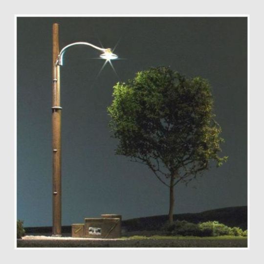 Woodland Scenics JP5630 Wooden Pole Street Lights – HO, 3 Pack
