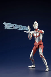 Kotobukiya KP623, Ultraman posed with Spacium Beam effect