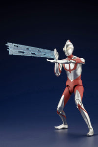 Kotobukiya KP623, Ultraman posed with Spacium Beam effect