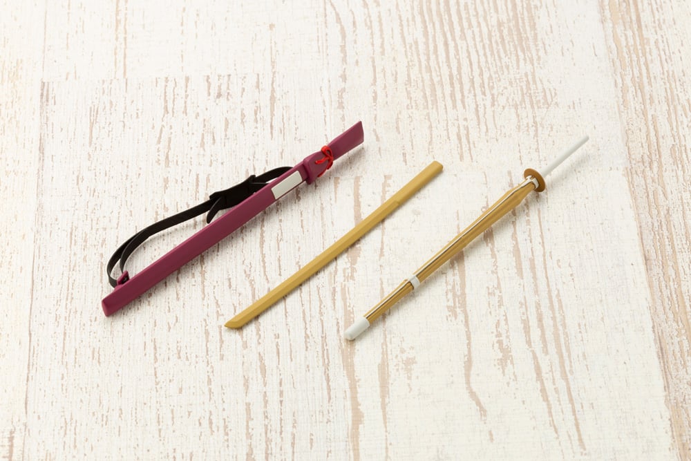 Kotobukiya MW46 assembled bamboo sword, wooden sword and dark-red carrying case