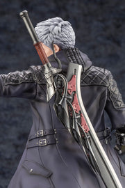 Kotobukiya PV285, Red Queen sword and coat detail