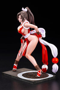 Kotobukiya SV393, three-quarter view of statue with fan