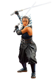 Kotobukiya SW195, Ahsoka Tano in Mandalorian outfit holding two white-bladed lightsabers