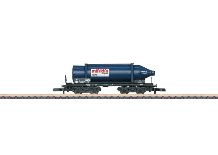 Blue Märklin 80834 Märklin Magazin 2024 Z scale four-axle bottle car on its black underframe.