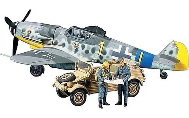 Tamiya 25204 1/48 Messerschmitt Bf 109 G-6 and Kübelwagen Type 82 model kit set
