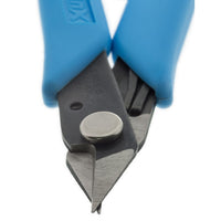 Close-up of Xuron 440 pointed cutting blades and pivot