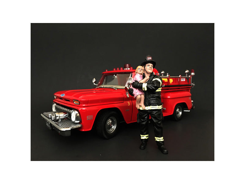 Firefighter Saving Life with Baby – American Diorama 1:18